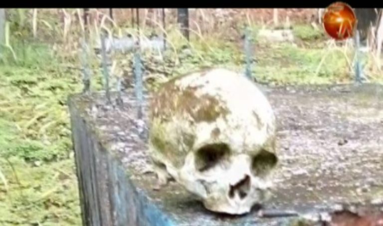 Profanan tumbas en Cementerio de Golfito