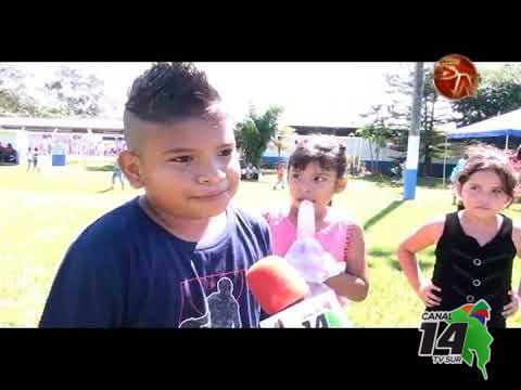 El polideportivo de Buenos Aires se llenó de niños que fueron parte de una enorme fiesta navideña