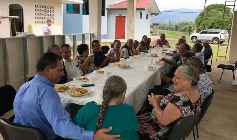 Adultos mayores de San Carlos de Buenos Aires disfrutaron en convivio