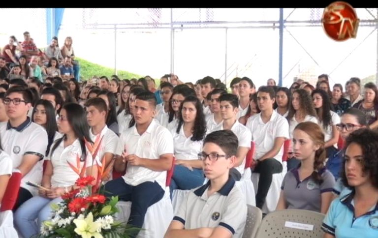 80 jóvenes de Pérez Zeledón se graduaron del curso English Access auspiciado por la Embajada de los Estados Unidos