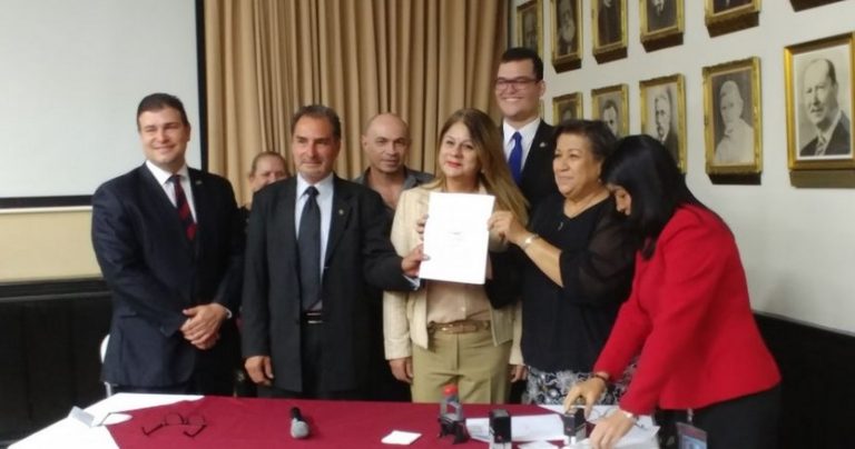 Se firmó la iniciativa que busca declarar al Liceo Unesco como institución Benemérita de la Educación costarricense