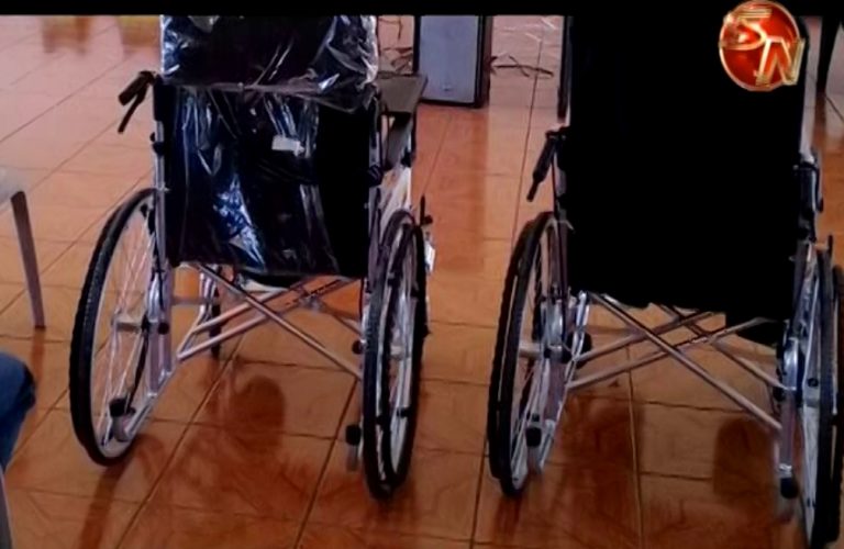 Empresa privada donó 15 sillas de ruedas a personas con discapacidad de Coto Brus