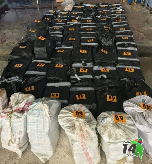 Autoridades decomisaron 809 kilogramos de cocaína en un  embarcación