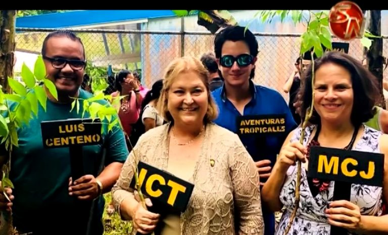 Entregan abanicos de techo a la Escuela de Tres Ríos de Coronado