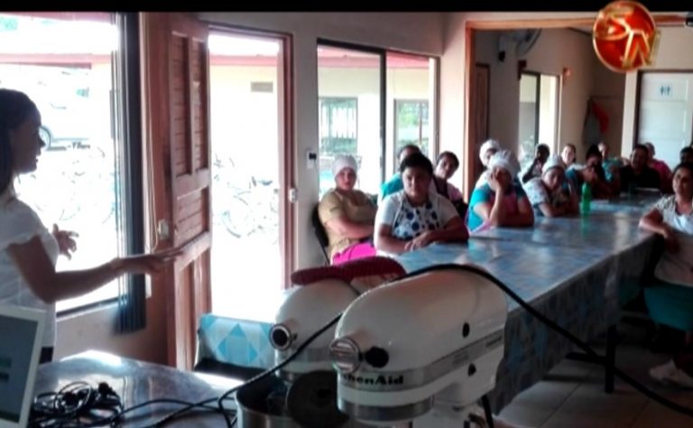 Brindan taller sobre manejo de residuos sólidos en Osa