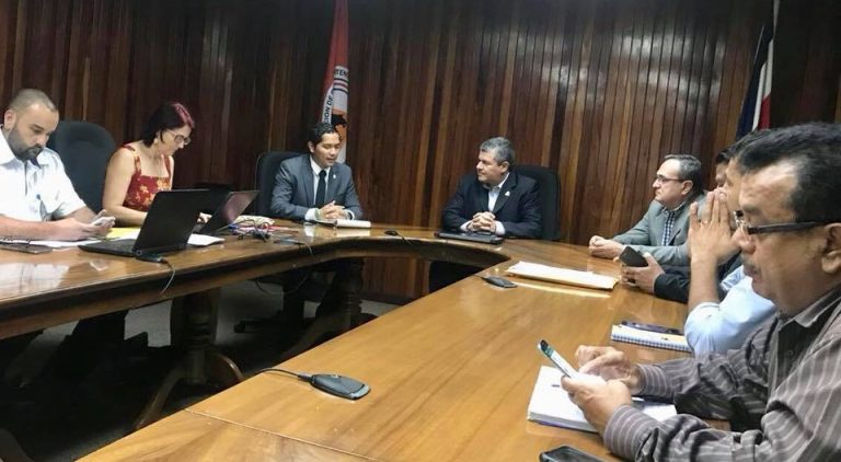 El diputado Gustavo Viales y los alcaldes de la Zona Sur se reunieron con la Comisión Nacional de Emergencias