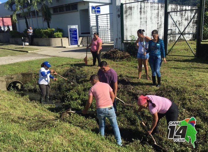 Familias del programa Puente al Desarrollo embellecen Río Claro