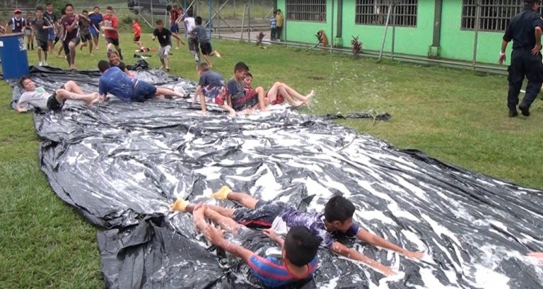 Pequeños en Lomas de Cocorí se divirtieron en actividades organizadas por la Fuerza Pública