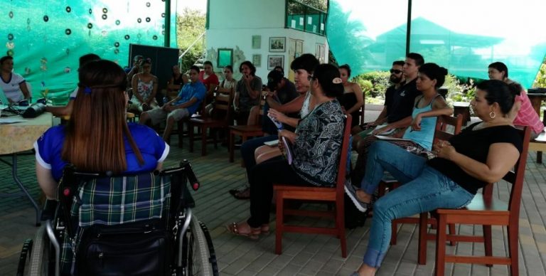 Brindan taller sobre buenas prácticas en la atención al cliente con discapacidad