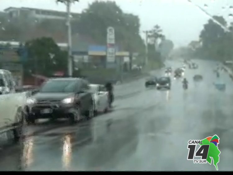 La Policía de Tránsito hizo un llamado de precaución para los conductores ante el incremento de las lluvias en las próximas horas