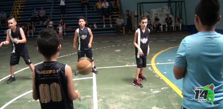 Promueven la práctica del baloncesto en los niños en Pérez Zeledón