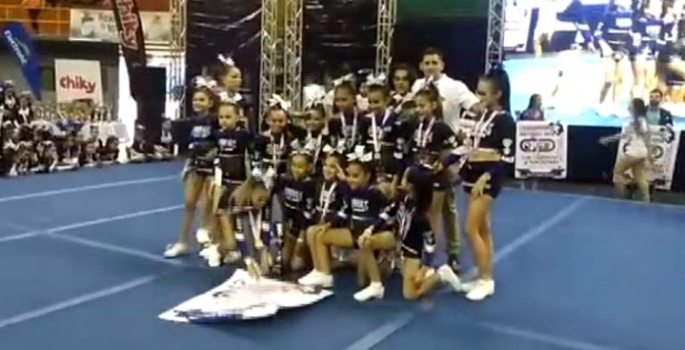 Equipo de porrismo de niñas entre 8 y 12 años de Pérez Zeledón es campeón nacional