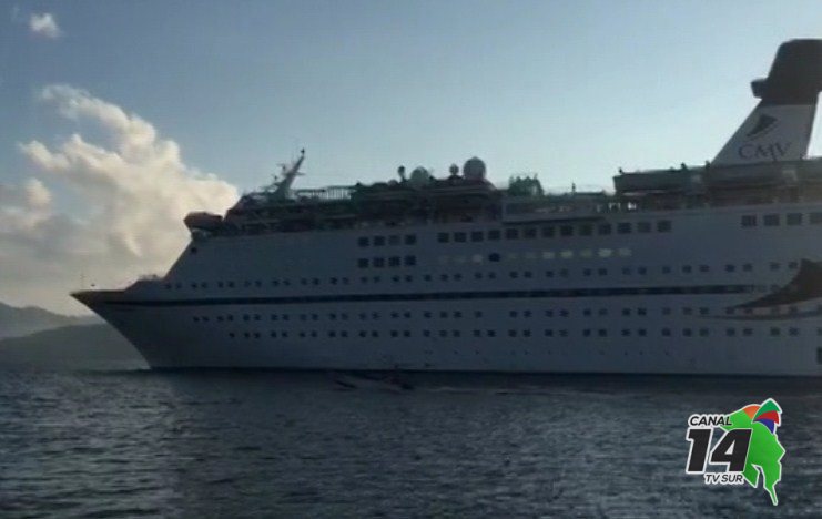 Decenas de peregrinos llegaron en crucero a Golfito y se dirigen a la Jornada Mundial de la Juventud
