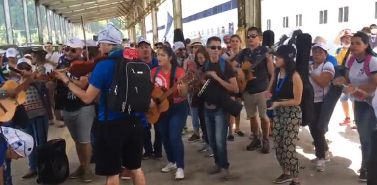 Autoridades vigilan de cerca el regreso de miles de peregrinos por la frontera con Paso Canoas