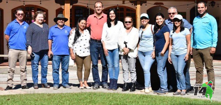 Viceministra del MAG destaca modelo productivo en visita a Coto Brus