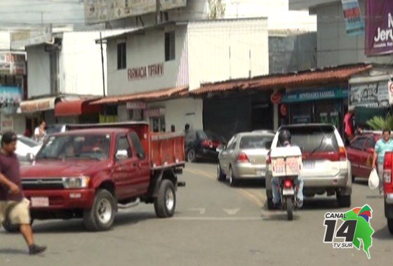 Zanjas, piedras y hasta cadenas en el sector de Cuervito en la zona fronteriza tienen preocupados a los vecinos