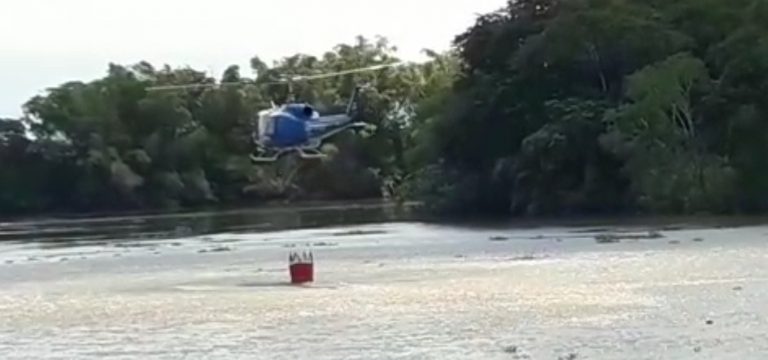 Unas 48 descargas de agua con bolsa especial realizaron para combatir incendio en Sierpe