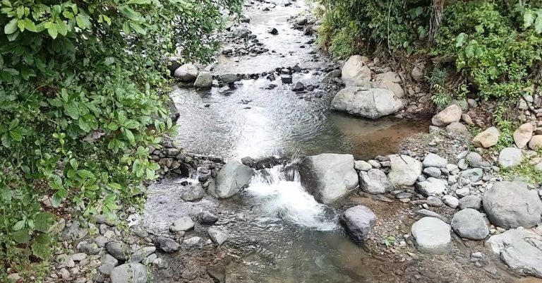 A y A hace constantemente mediciones del caudal del río Quebradas