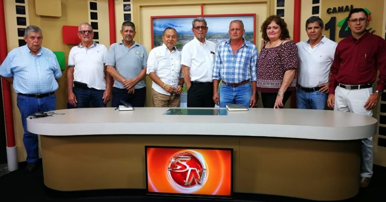 Junta directiva y administración de Cadesur visitan instalaciones de Tv Sur Canal 14