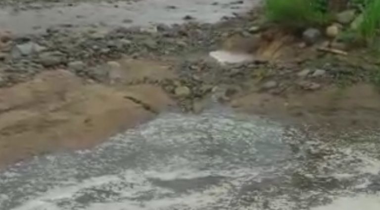 Vecinos denuncian contaminación del río Ceibo en Buenos Aires