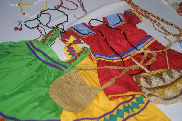 Pre escolares indígenas podrán usar vestimenta tradicional