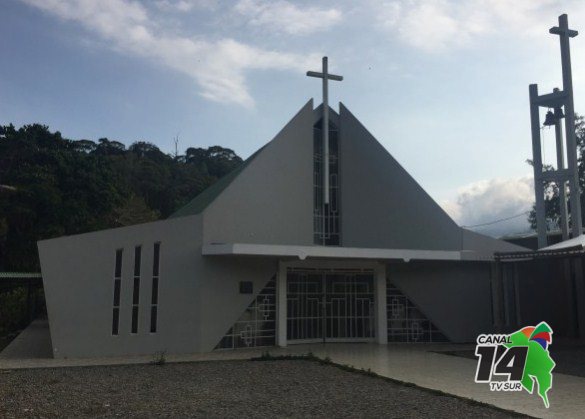 Madre denuncia que presbítero niega a su hijo hacer la primera comunión, sacerdote se defiende