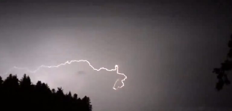 Autoridades recomiendan tener precaución con las tormentas eléctricas