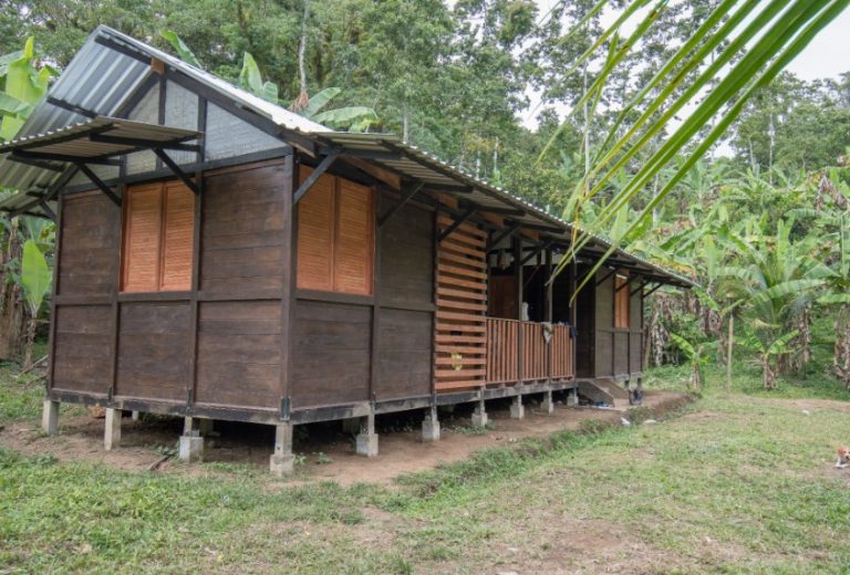 76 familias indígenas de Salitre y Rey Curré reciben el bono para construir casa nueva