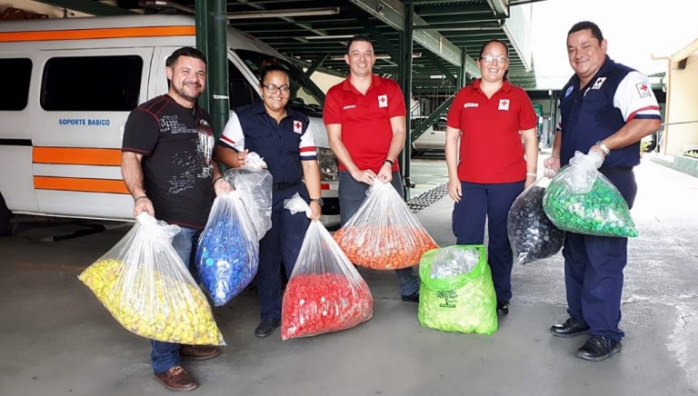 Entregan 15 mil tapas plásticas a la Cruz Roja en Pérez Zeledón