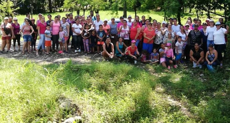 Familias de Puente al Desarrollo limpiaron el río Corredores