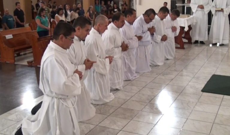 Los 8 candidatos al Diaconado Permanente de la Diócesis de San Isidro de El General son lectores