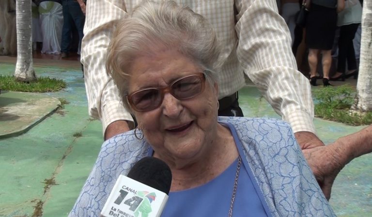 Doña Leticia Monge llegó a los 100 años y lo celebró en grande en Pérez Zeledón