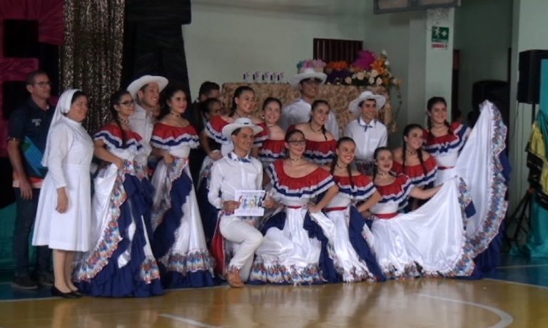 Las danzas fueron protagonistas del Festival Estudiantil de las Artes del circuito 01