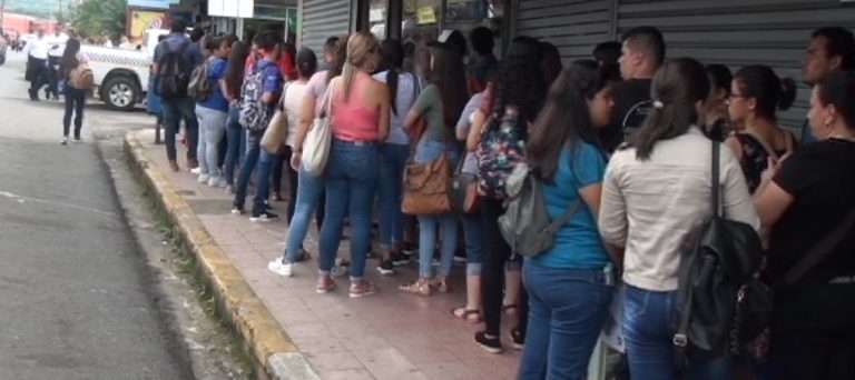 Largas filas muestran la necesidad de empleo en Pérez Zeledón, sobre todo para jóvenes