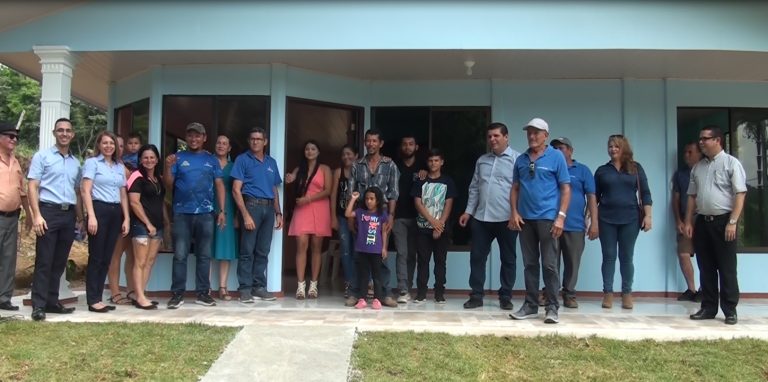 Credecoop cumplió el sueño de tener casa a una familia en Pejibaye