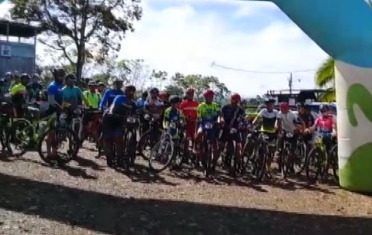 Unos 90 ciclistas llegaron para apoyar al templo católico de Navajuelar de Cajón