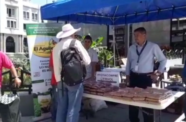 Productores de la Zona Sur vendieron frijol en la tercera feria organizada en San José