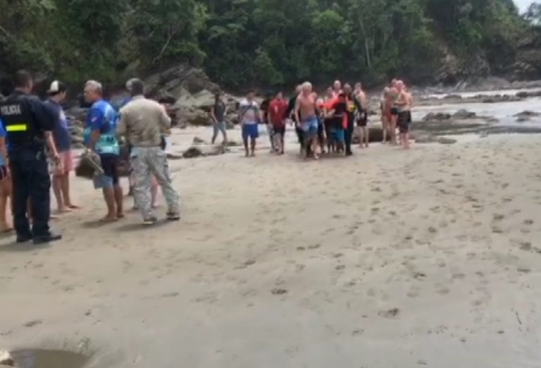 Nueve turistas se salvaron por tener puestos chalecos salvavidas en accidente acuático en Osa