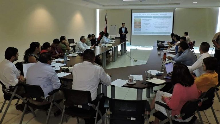 Gobiernos locales de la Zona Sur se reunieron en el Ministerio de Vivienda para hablar de planes reguladores