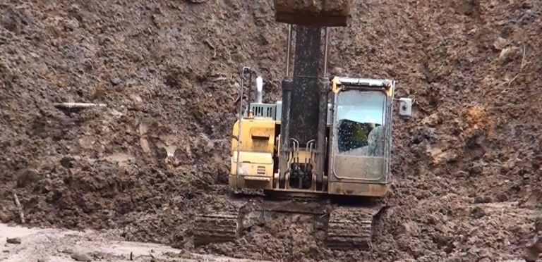 Tv Sur Noticias le muestra el avance del trabajo para habilitar el paso por el Cerro de la Muerte