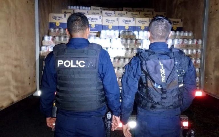 Camión que casi atropella a 4 policías motorizados llevaba ₵20 millones en licores contrabandeados