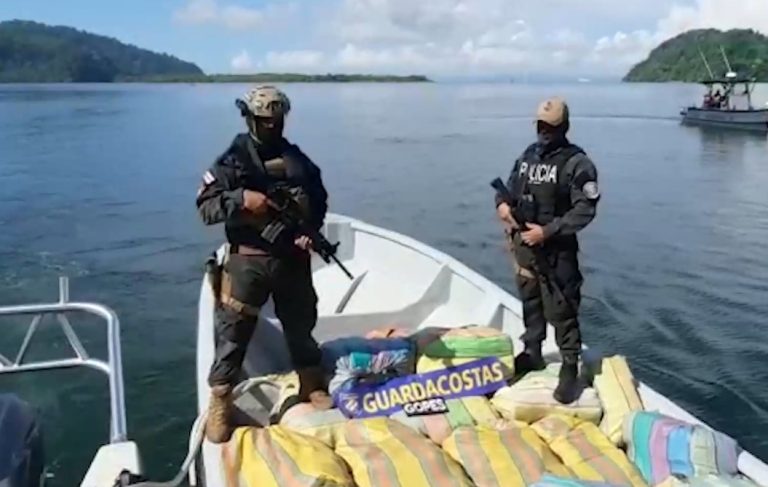 Capturan embarcación en el Pacífico Sur cargada con casi dos toneladas de marihuana