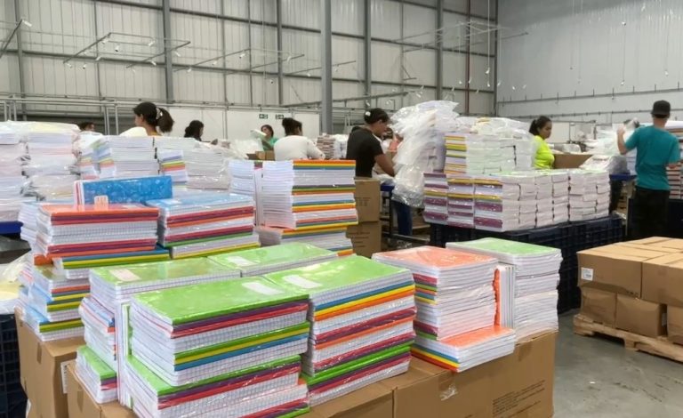 Estudiantes de 761 centros educativos de la Región Brunca reciben útiles escolares para el curso lectivo 2023