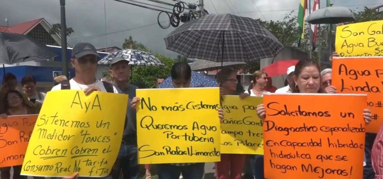 Cotobruseños se manifestaron tras molestia por el faltante de agua potable