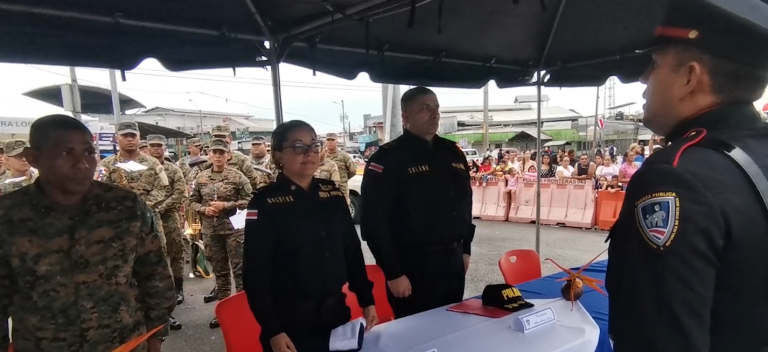 Se realizó el tradicional intercambio de banderas entre Costa Rica y Panamá en la frontera de Paso Canoas