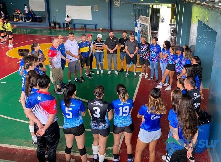 Voleibol P.Z. brinda homenaje al equipo de primera división del Municipal Pérez Zeledón