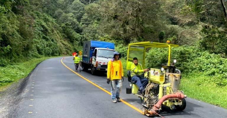 Continúa la demarcación en la ruta 2 por División