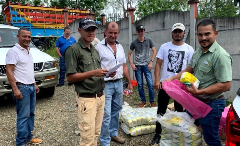 Ganaderos de Pérez Zeledón reciben insumos y herramientas