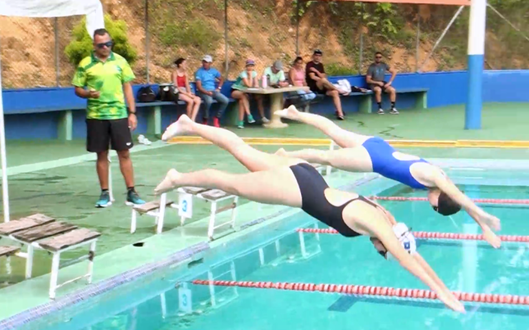 Final regional de natación estudiantil se tramitó este martes en el polideportivo de San Isidro de El General