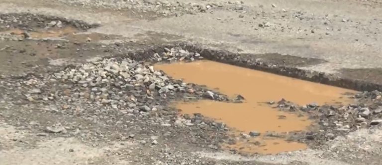 Continúa proceso de contratación para bacheo de huecos en varias calles asfaltadas en Pérez Zeledón